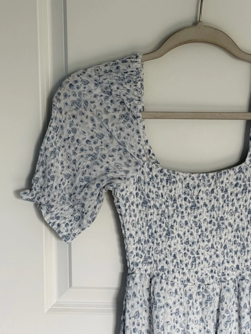 Abercrombie & Fitch Light Blue Floral Smocked Maxi Dress Size Small 54927